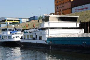 Binnenschiff 1