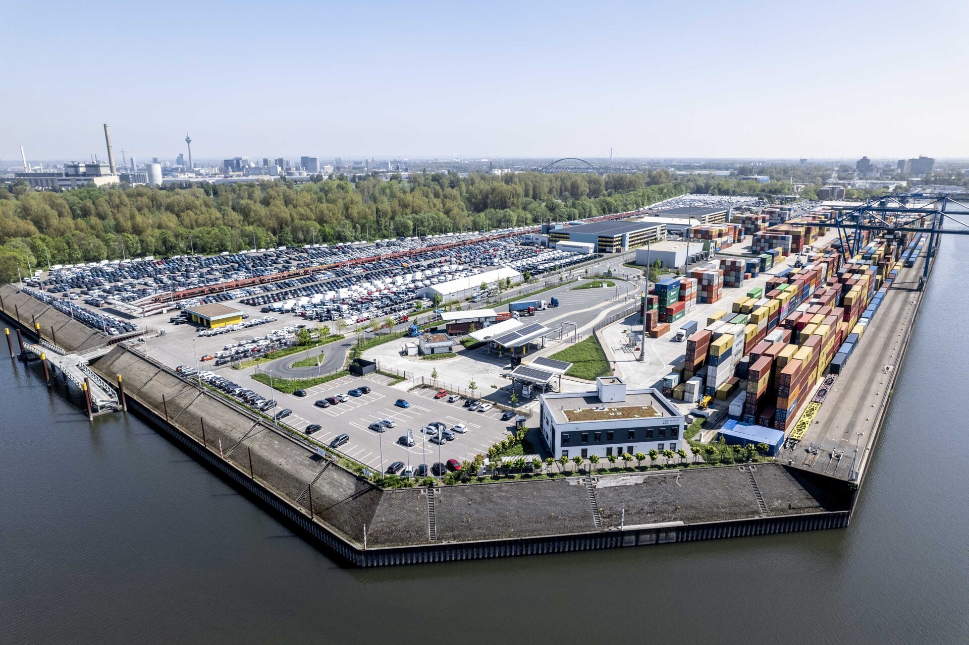 header_leistungen_Auto_containerterminal_0233-007-